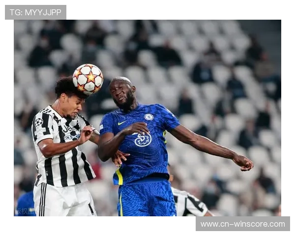 尤文图斯球迷横幅致敬基耶萨，俱乐部传统风格情感联结