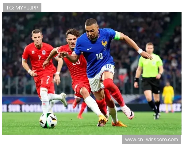 法国足协启动青少年教练培训项目，重点传授现代足球攻防理念。